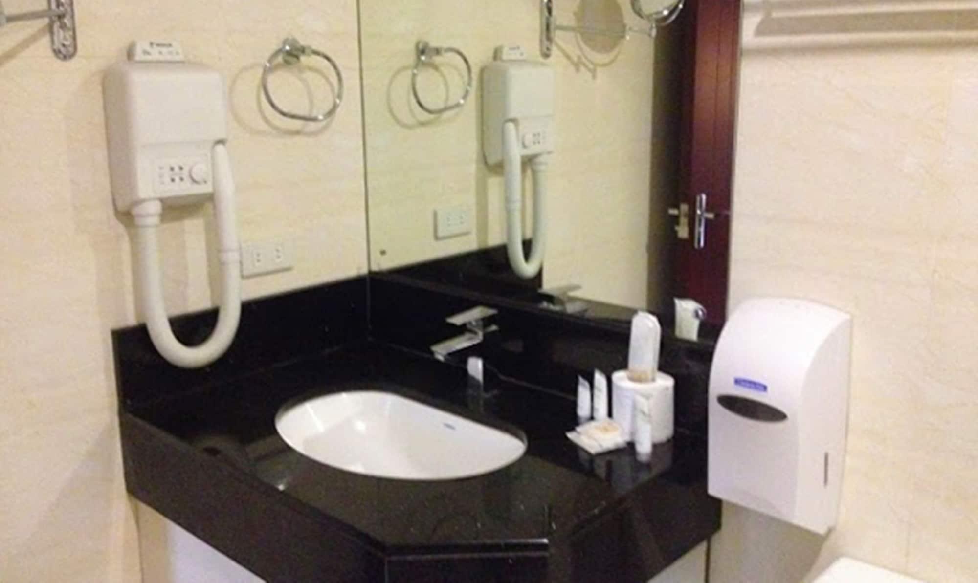 באגויו Baguio Crown Legacy Hotel מראה חיצוני תמונה